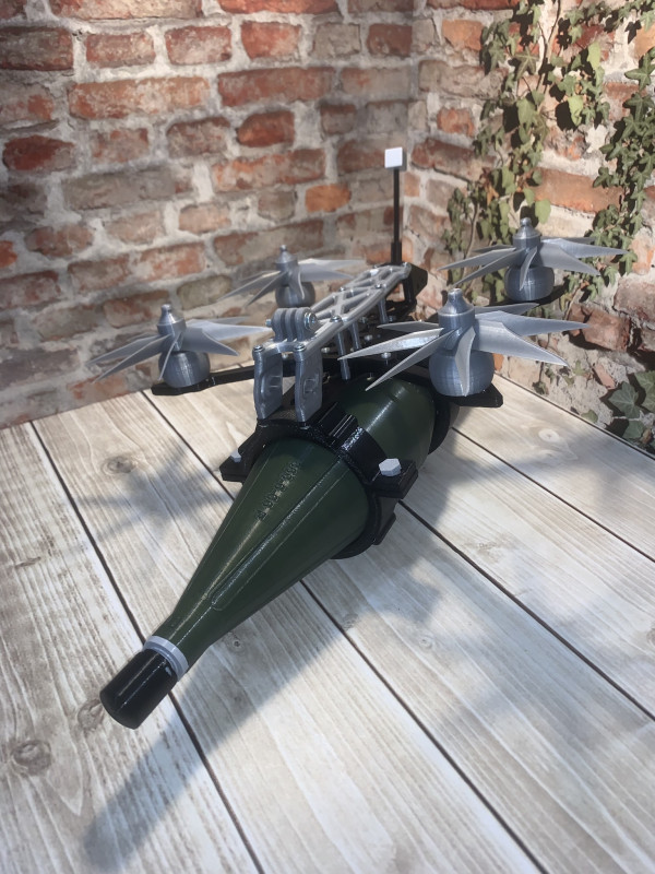 Макет FPV дрона с разборным макетом выстрела от РПГ